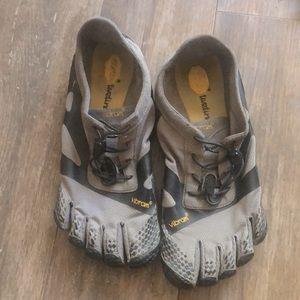 Vibram 5 Fingers water V-Aqua Mens size 42